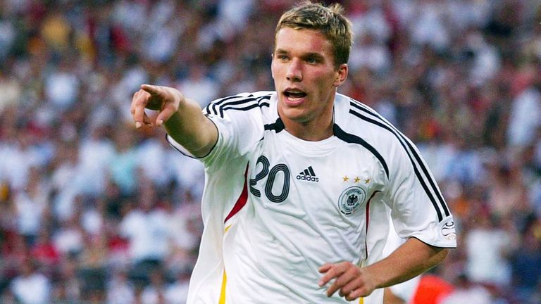 LUKAS PODOLSKI (40): "Poldi" ist der einzige Spieler von 2006, der wie CR7 noch aktiv ist. Podolski spielt aktiv für Gornik Zabrze in Polen.