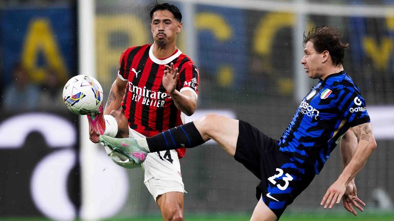 Tijjani Reijnders (l.) wechselt von Milan zu Manchester City.