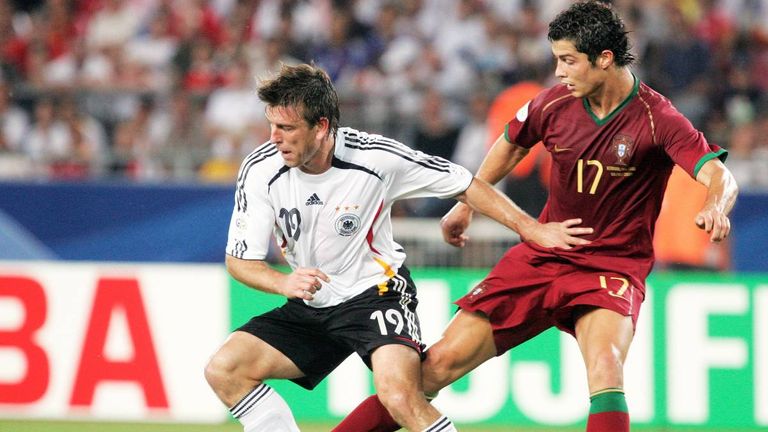 BERND SCHNEIDER (51): Die Bayer-Ikone musste seine Karriere verletzungsbedingt 2009 beenden und arbeitet aktuell als Spielerberater.