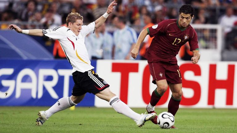 BASTIAN SCHWEINSTEGER (40): Der Ex-Bayern-Star machte 2015 mit dem Fussball Schluss und arbeitet derzeit als TV-Experte & Markenbotschafter.