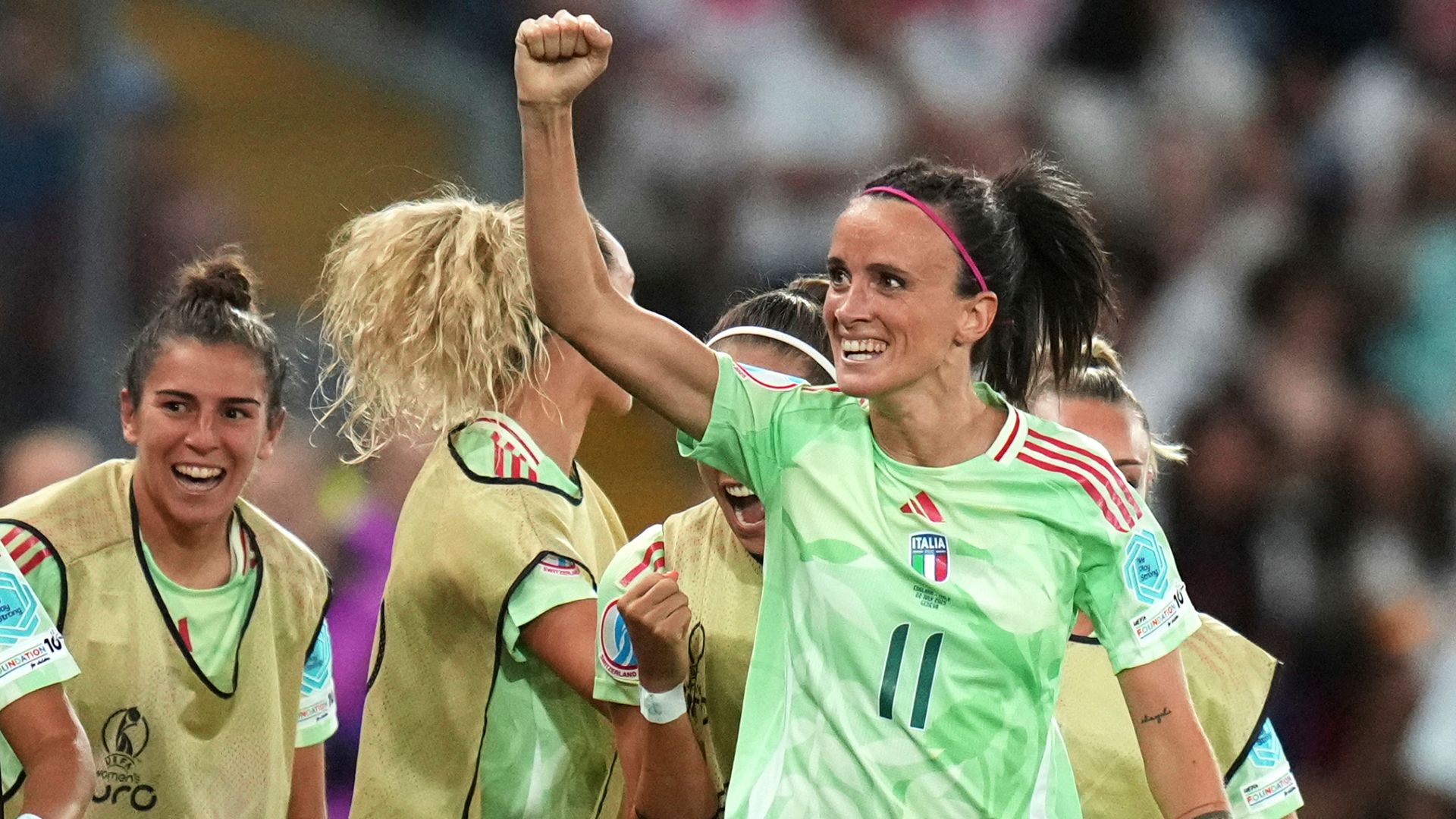 Time running out for England with Italy still leading LIVE! 