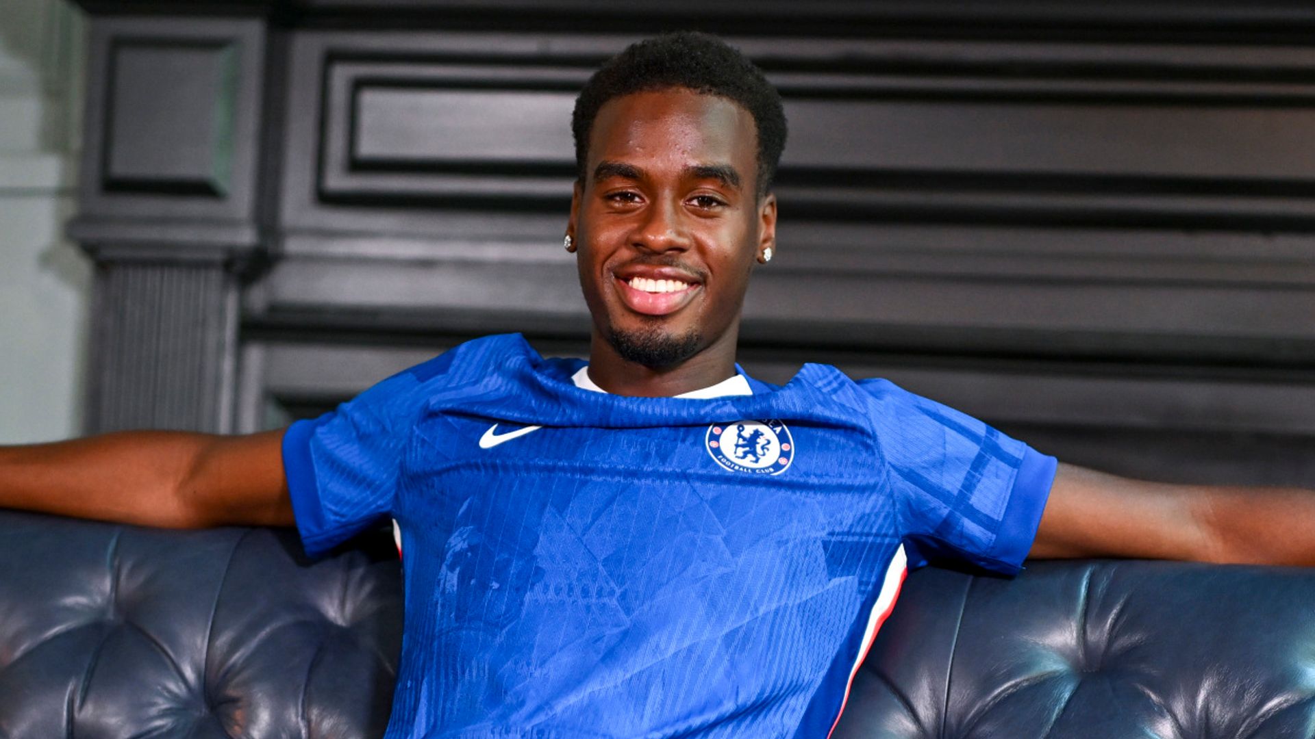 Chelsea seal £51.5m deal for Dortmund forward Gittens