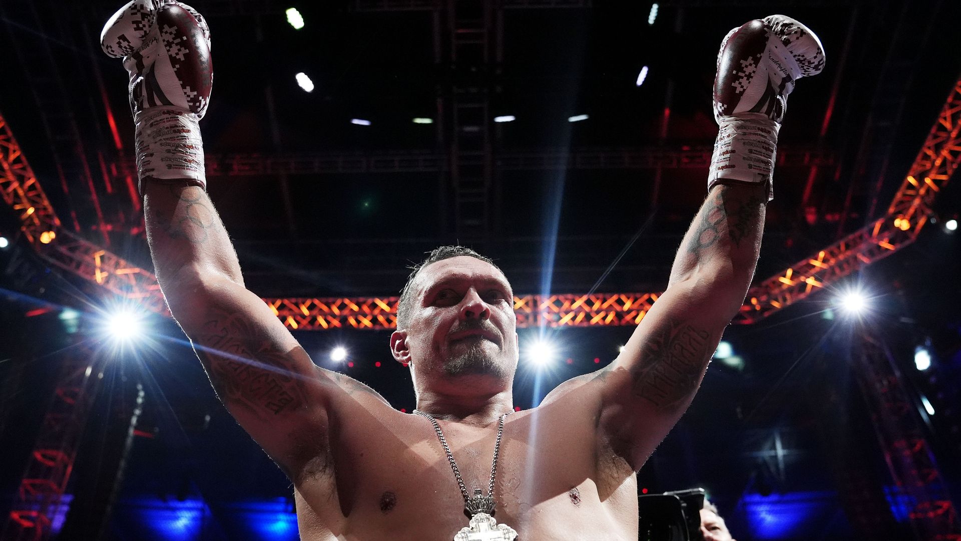 Usyk takes magnificent KO victory over Dubois to confirm his place in history