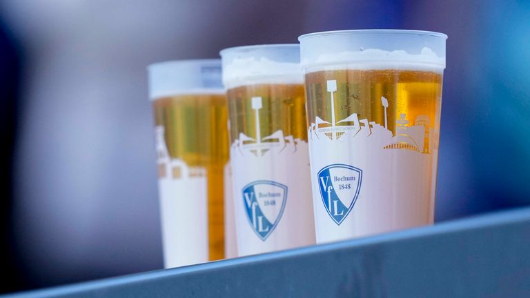 Vonovia Ruhrstadion in Bochum | Kapazität: 26.000 Zuschauer | Preis pro Bier (0,5 l): X | Preis pro Bratwurst: X
