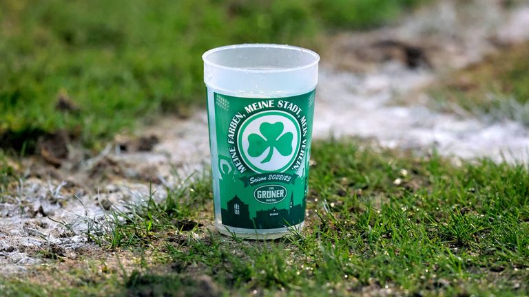 Sportpark Ronhof in Fürth | Kapazität: 16.626 Zuschauer Zuschauer | Preis pro Bier (0,5 l): 5,50 Euro | Preis pro Bratwurst: 4,50 Euro