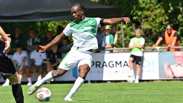 SpVgg Greuther Fürth: 79,95€ + 12,95€ Spielername + 3€ Liga-/DFB-Pokal-Logo - Gesamtpreis: 95,90€