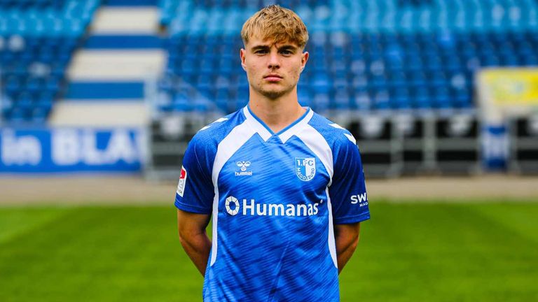 1. FC Magdeburg (Auswärtstrikot): 79,95€ + 15,00€ Spielername + 3,95€ Liga-Logo - Gesamtpreis: 94,90€