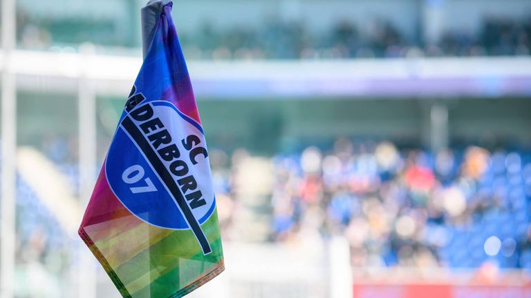 Home Deluxe Arena in Paderborn | Kapazität: 15.000 Zuschauer | Preis pro Bier (0,5 l): 5,50 Euro | Preis pro Bratwurst: 3,70 Euro