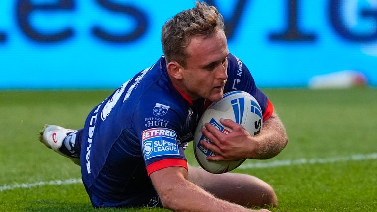 Jez Littens šķērsoja divus no Hull KR 14 mēģinājumiem