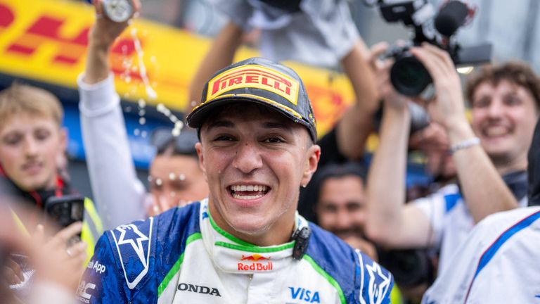 Isack Hadjar feiert sein erstes Karrierepodium.