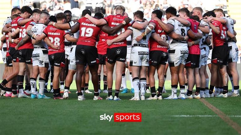 Hull FC and their fans showed solidarity with Salford amidst the Red Devils' financial crisis