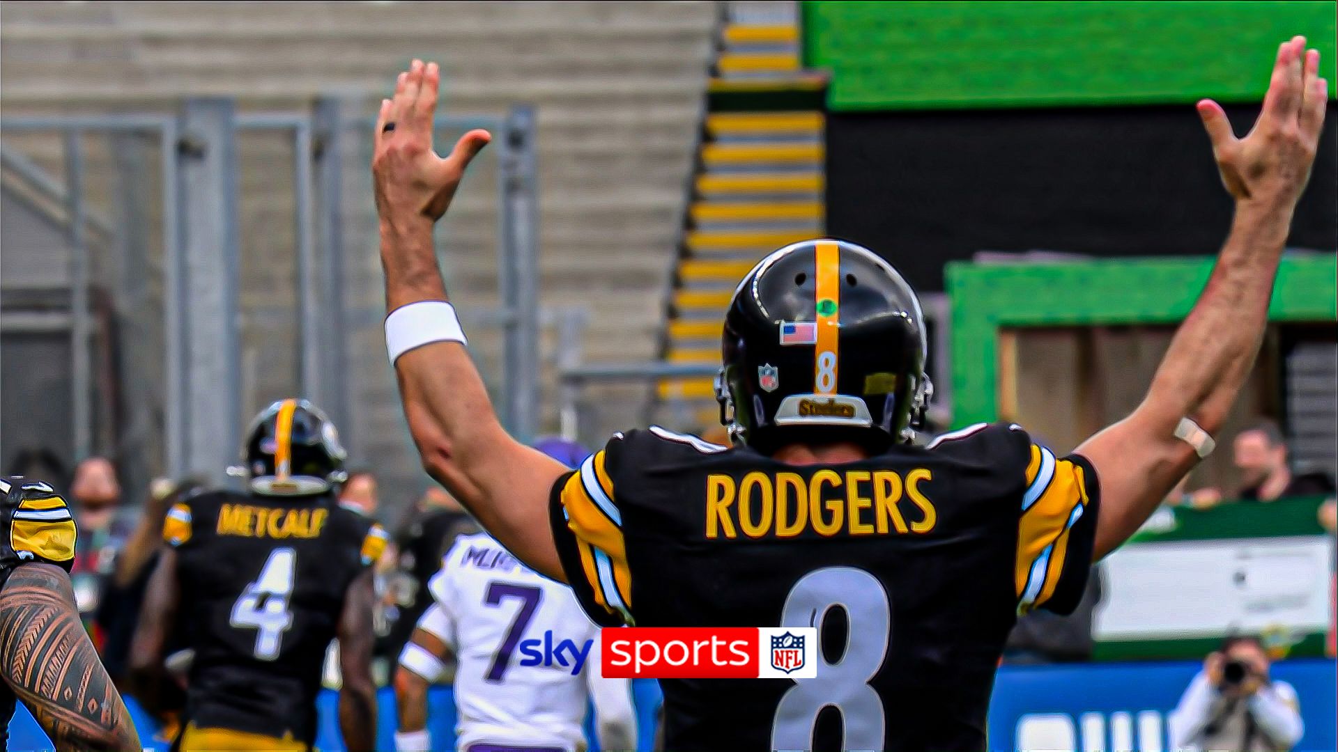Rodgers finds DK then watches receiver fly for 80-yard TD in Dublin!