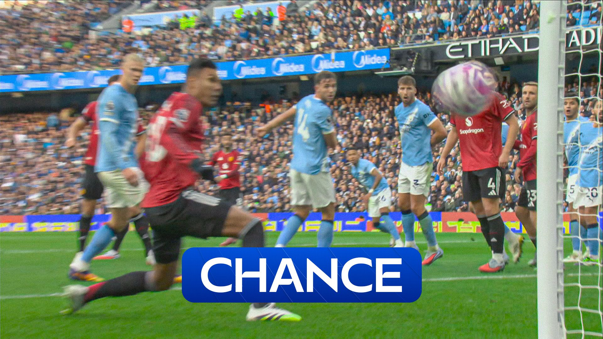 Casemiro misses a golden chance from four yards out!