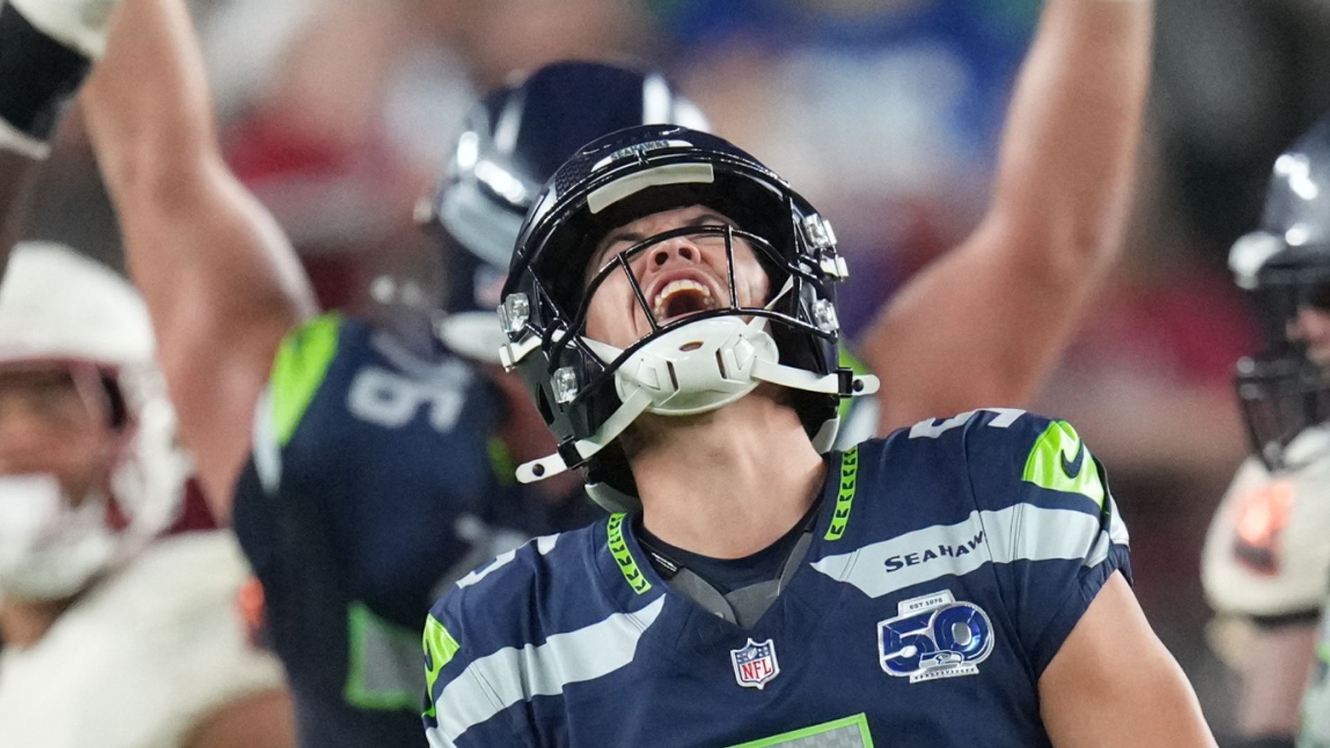 Seahawks resist late rally to beat Cardinals