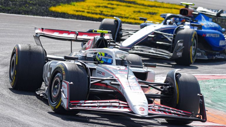 Haas-Pilot Oliver Bearman (vorne) und Carlos Sainz (Williams) kollidierten in Monza.