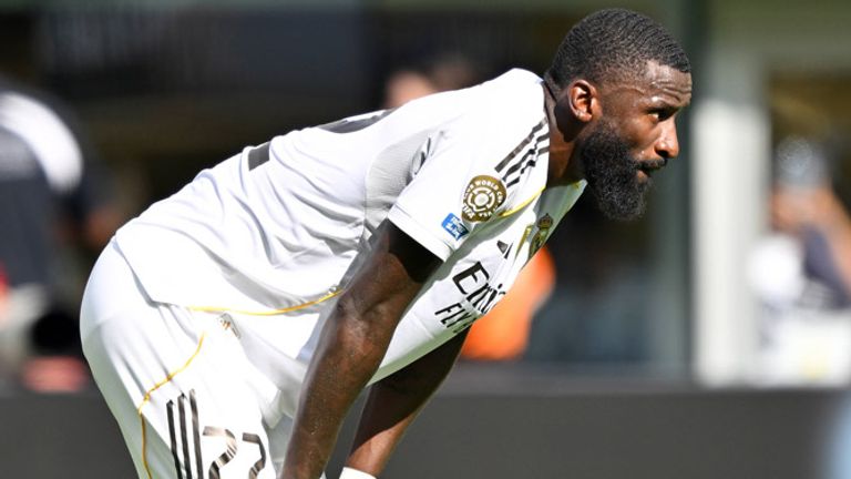 Nationalspieler Antonio Rüdiger fällt monatelang aus.