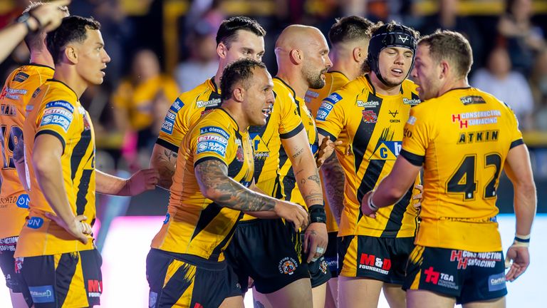 Castleford đã vượt qua Wakefield trong phim kinh dị Super League