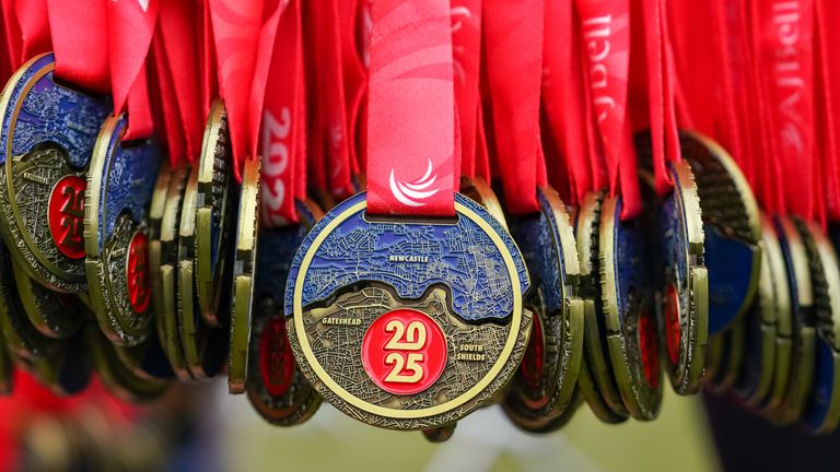 Great North Run organisers have issued an apology after medals awarded featured the incorrect city and river
