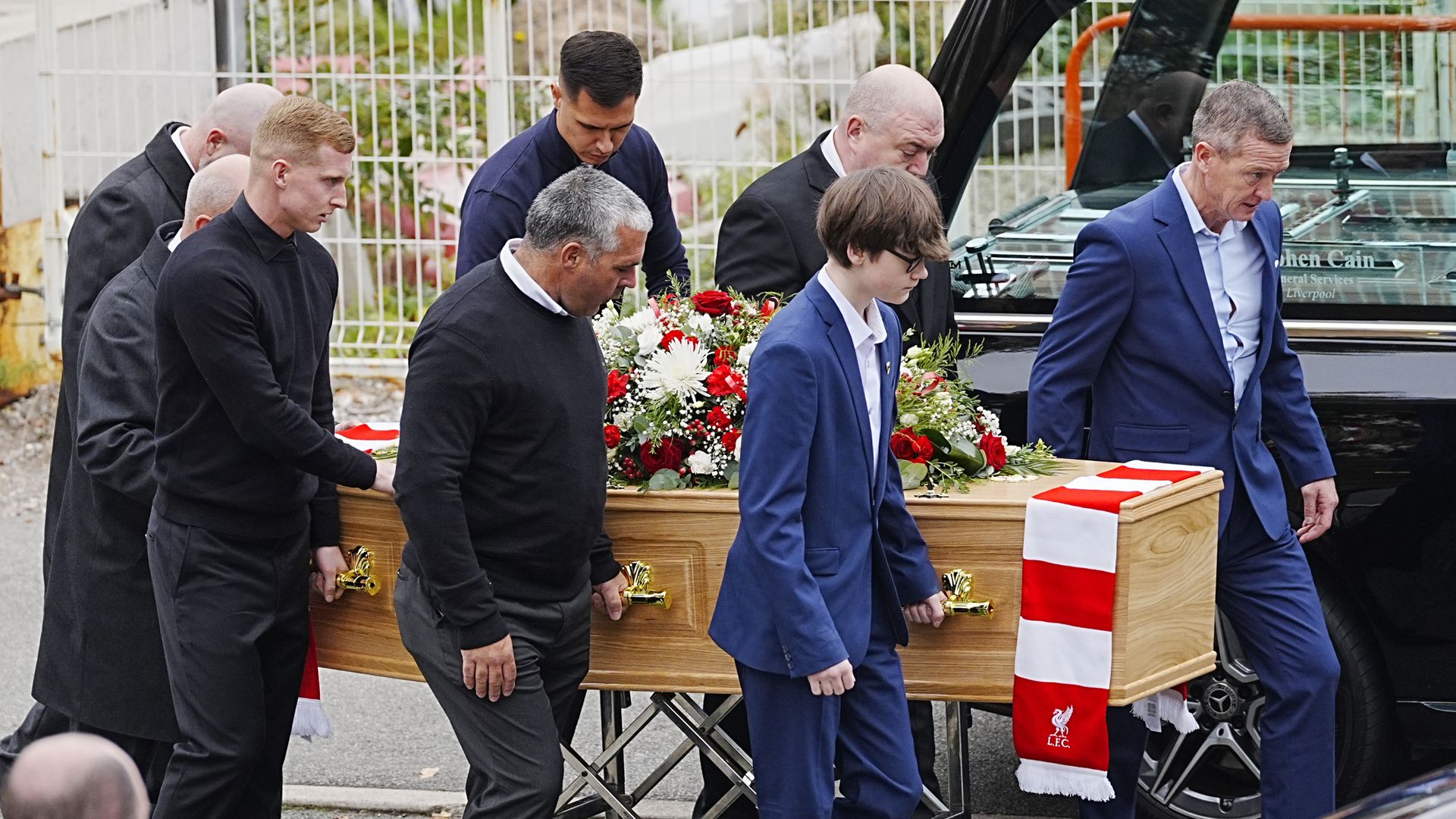 Hundreds gather for Beard's funeral in Liverpool