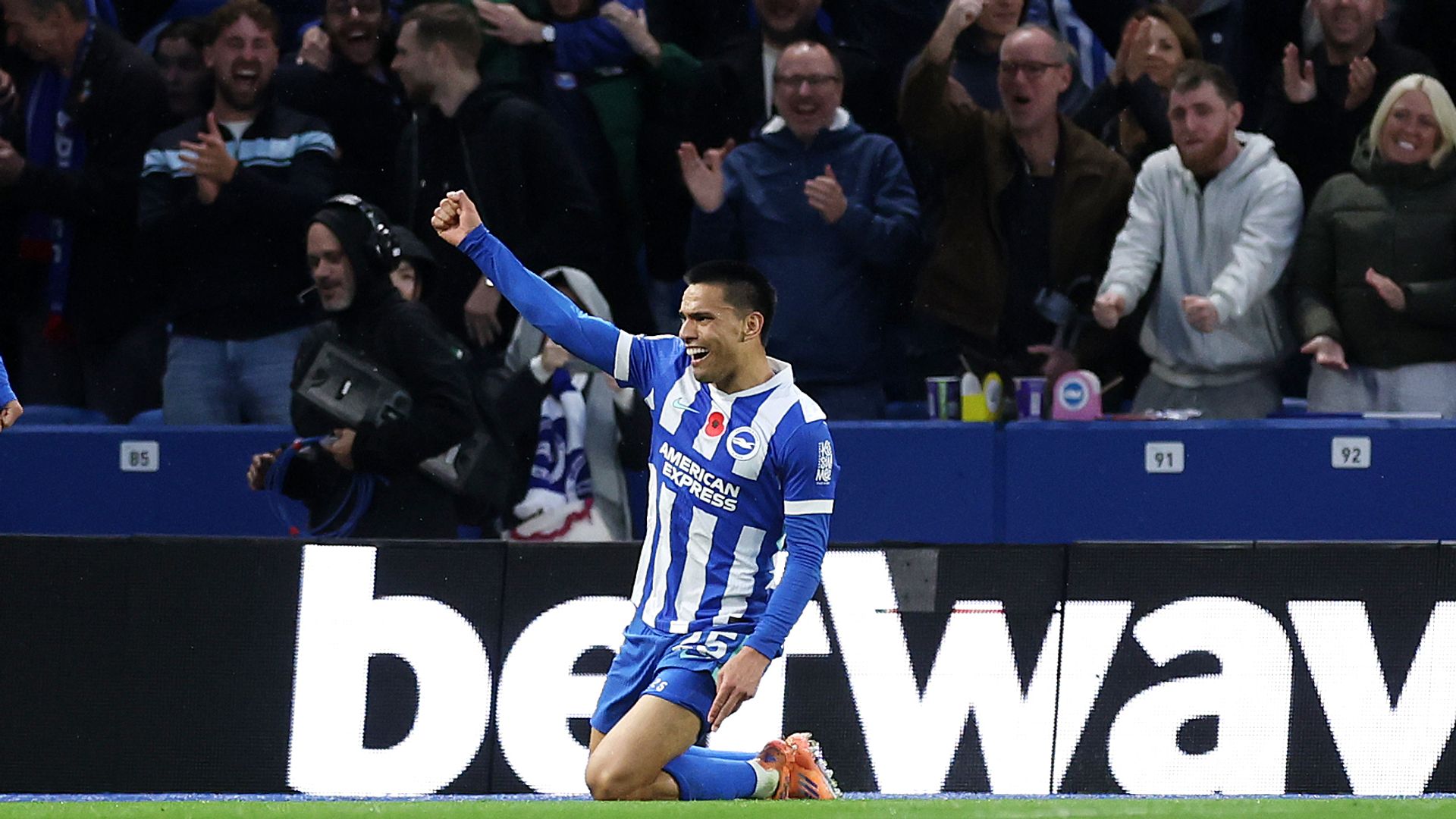 Gomez double seals brilliant Brighton win over blunt Leeds 