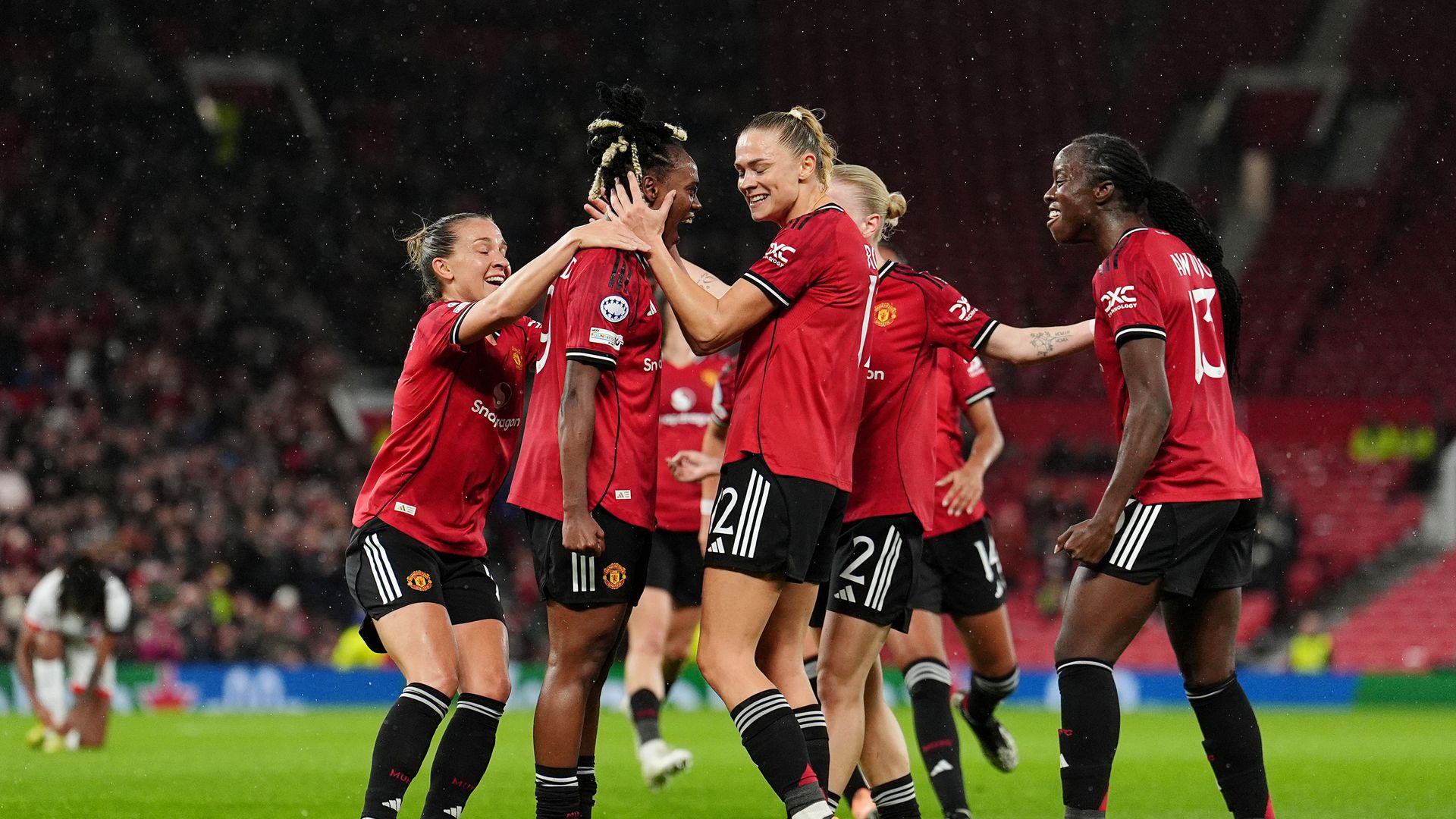 Magic Malard gives Man Utd lead vs PSG LIVE!