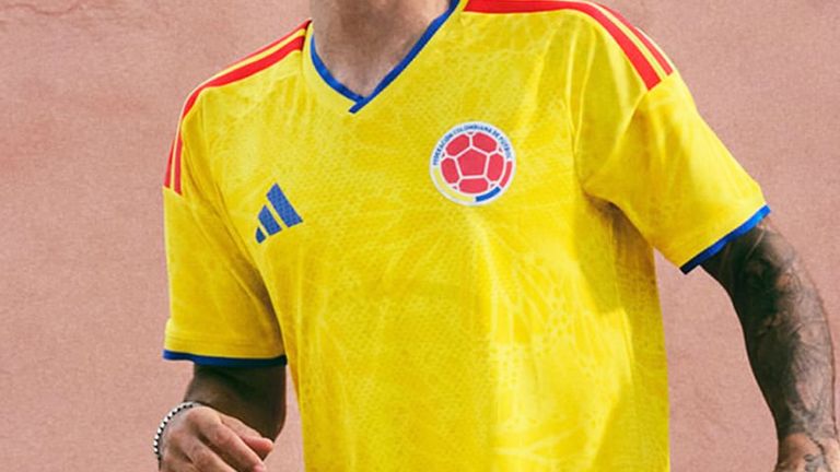 KOLUMBIEN: HEIMTRIKOT - Quelle: Instagram @fcfseleccioncol