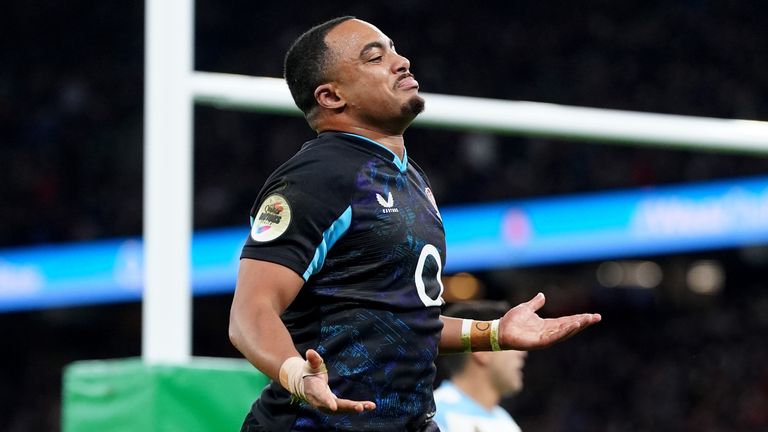 मॅक्स ओझोमोहने एक दिवस लक्षात ठेवण्याचा आनंद लुटला, एकदा गोल केला आणि आणखी दोन प्रयत्न केले कारण इंग्लंडने अर्जेंटिनाचा पराभव केला