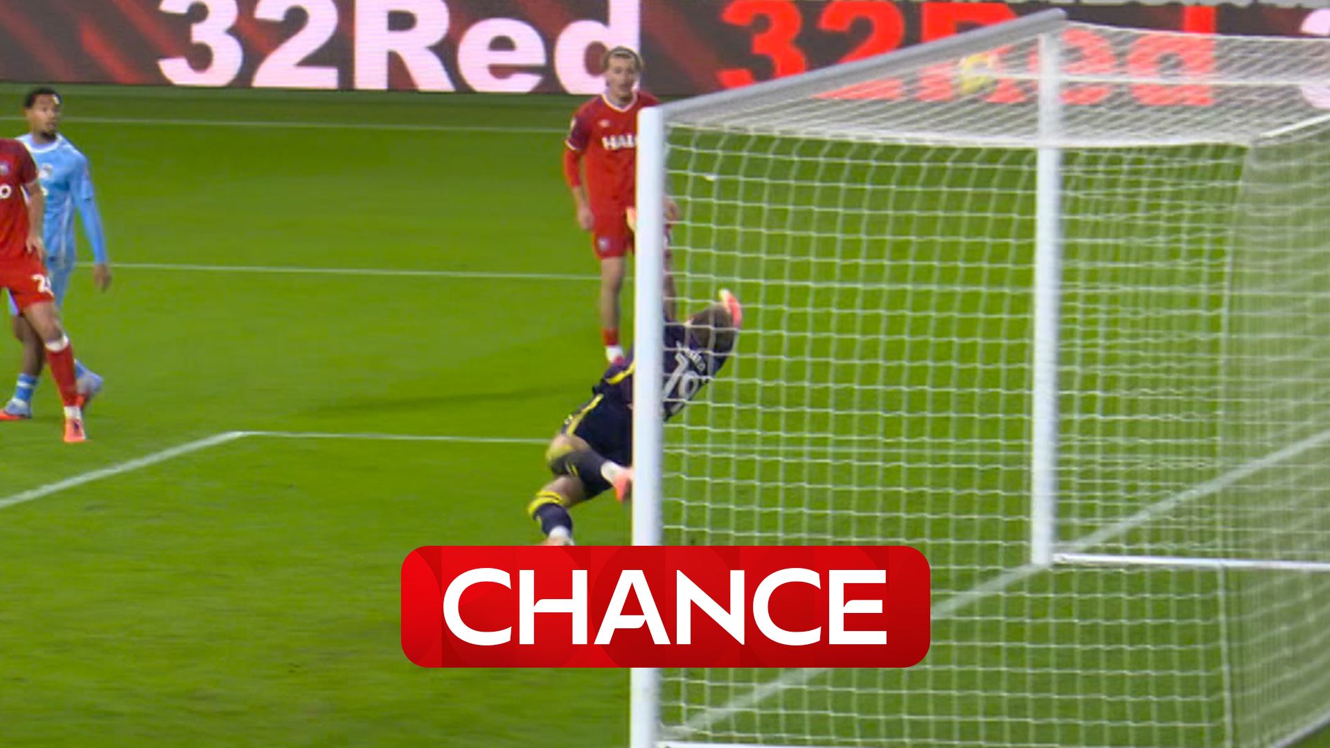 ‘That is outstanding!’ | Rushworth's save of the season contender denies Ipswich