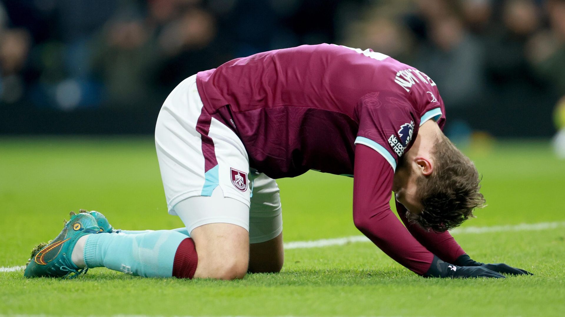 Burnley rue missed chances in draw against Everton