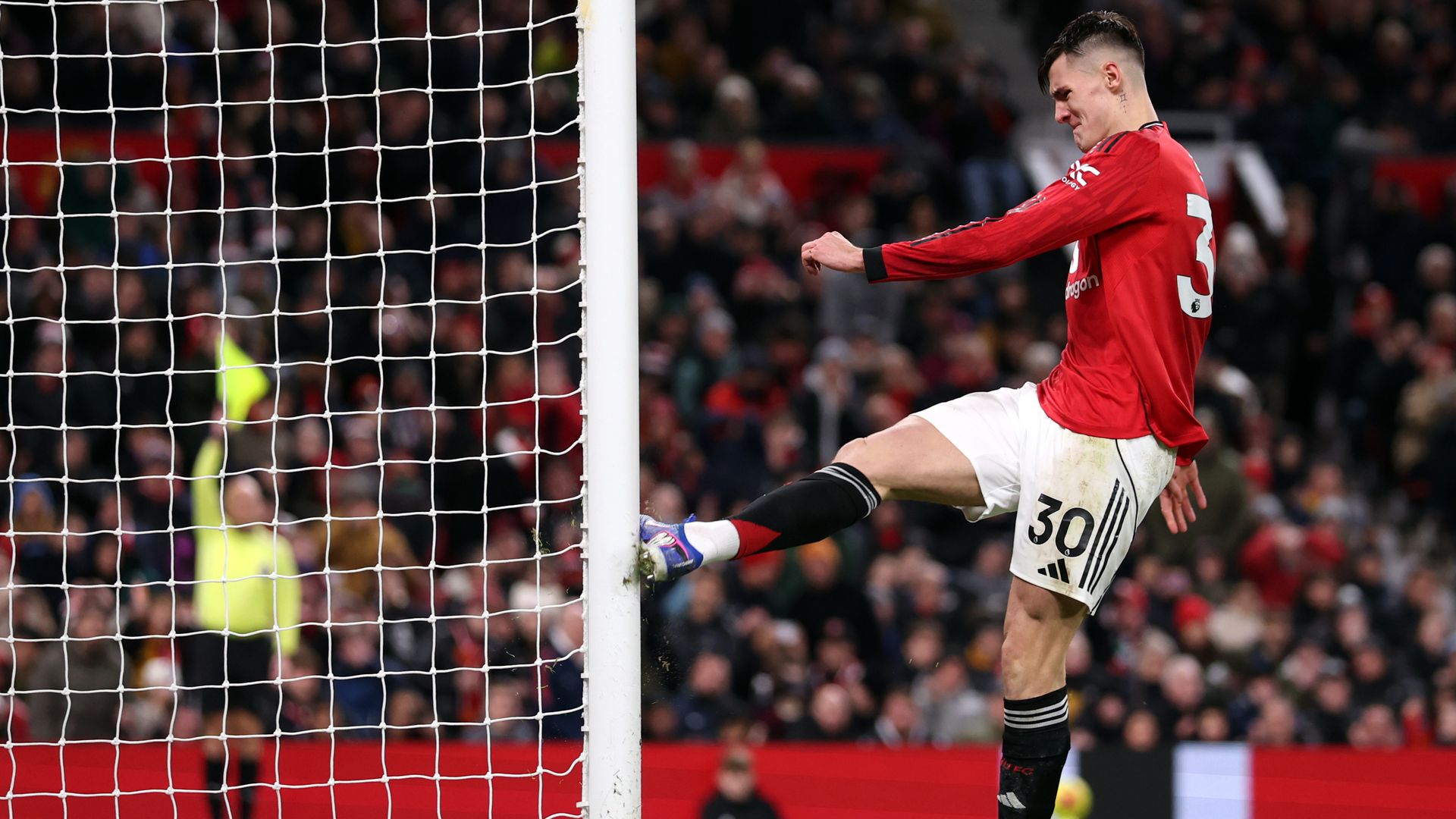 Man Utd 'have gone backwards' - Neville baffled as Amorim reverts to back three