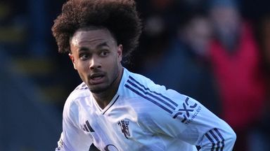 Joshua Zirkzee wants to stay at Man Utd amid interest from Roma