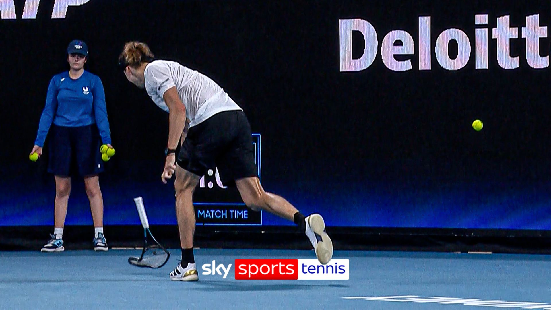 Furious Zverev destroys racket in United Cup loss!