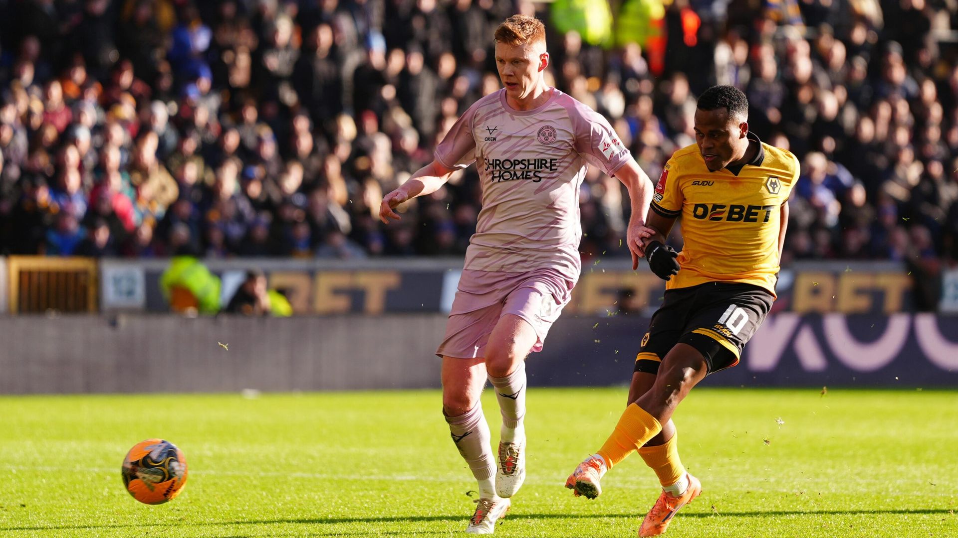 FA Cup third round: Wolves lead, Everton vs Sunderland & Palace in action LIVE!