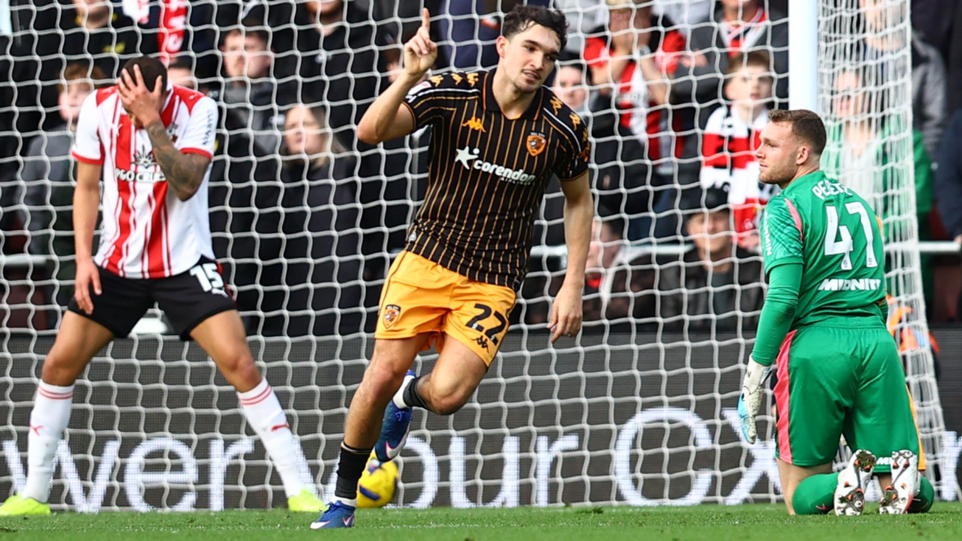 Hull win at struggling Southampton