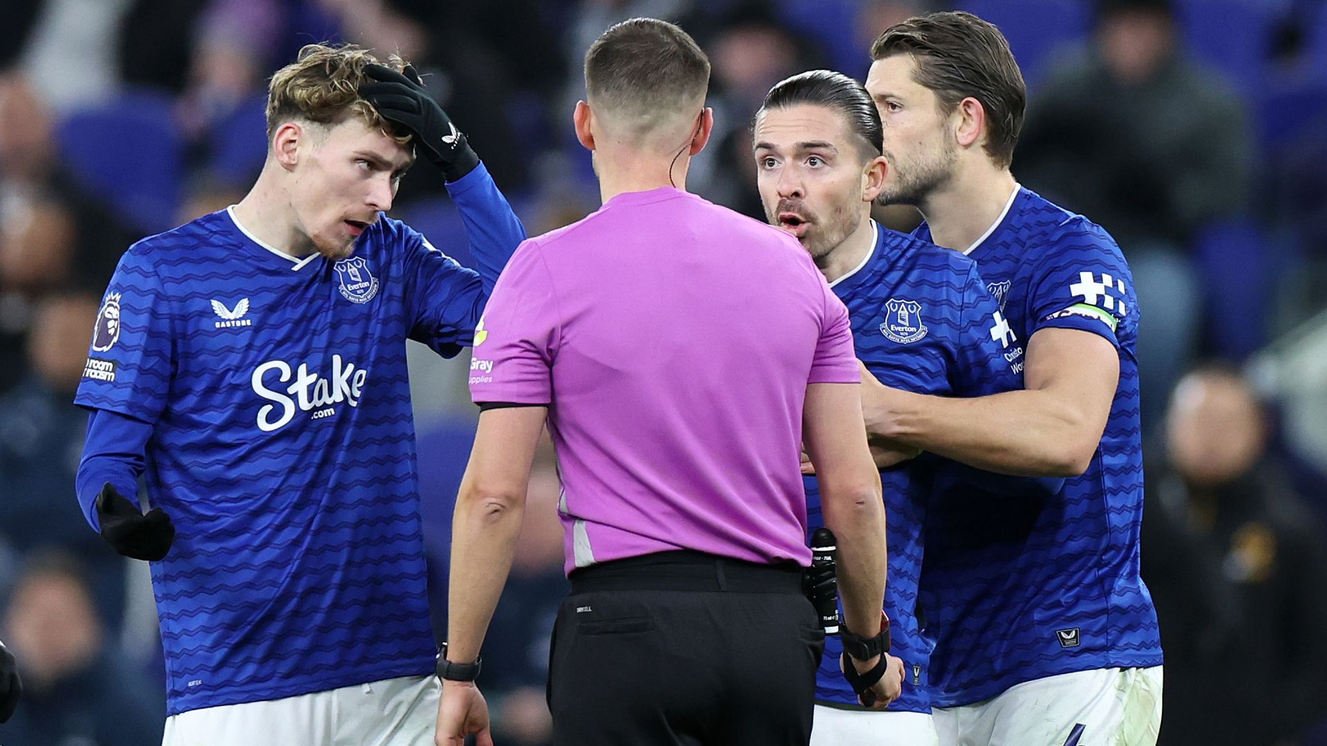 Everton hold on in Wolves draw after Keane and Grealish see red