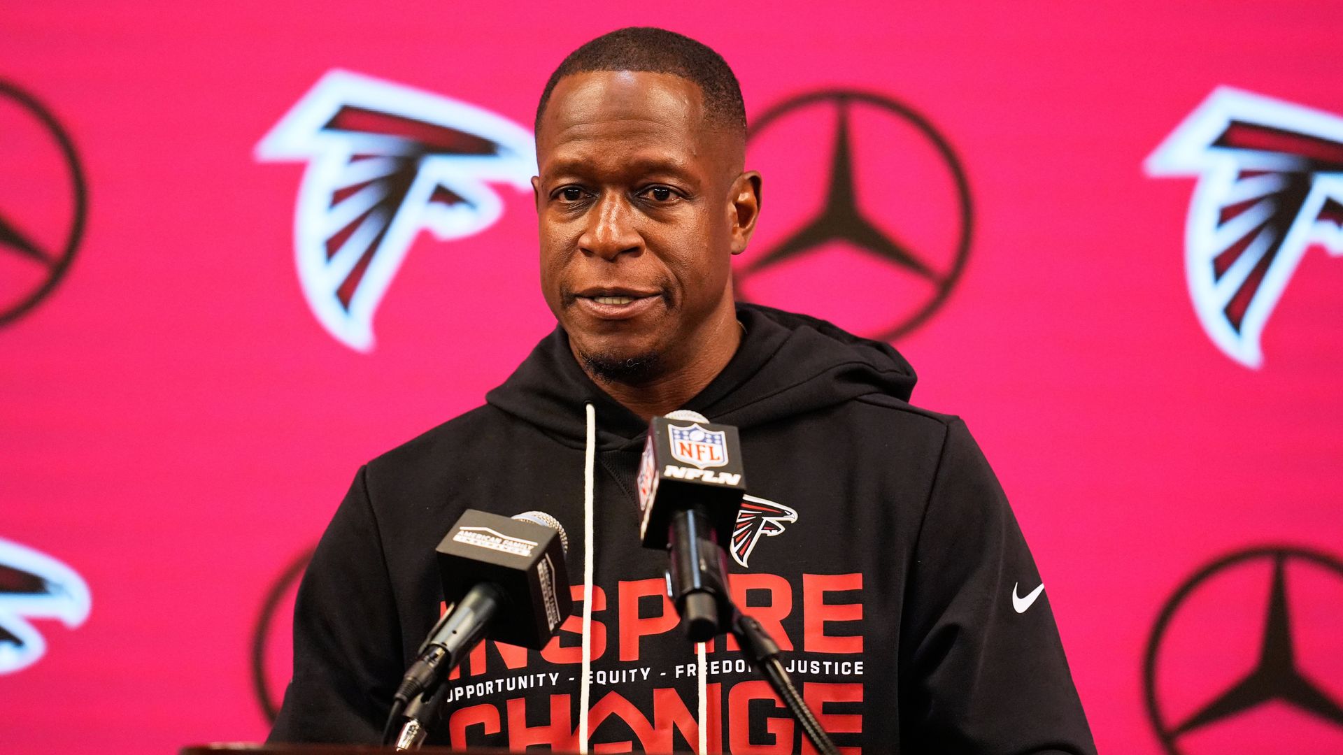 Falcons fire head coach Morris after missing NFL playoffs