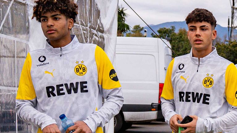 Die Youngster Mathis Albert (l.) und Samuele Inacio könnten für mehr Schwung in der BVB-Offensive sorgen.