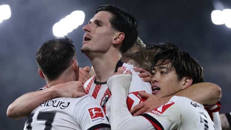 Die Freiburger jubeln spät im Duell mit dem HSV.