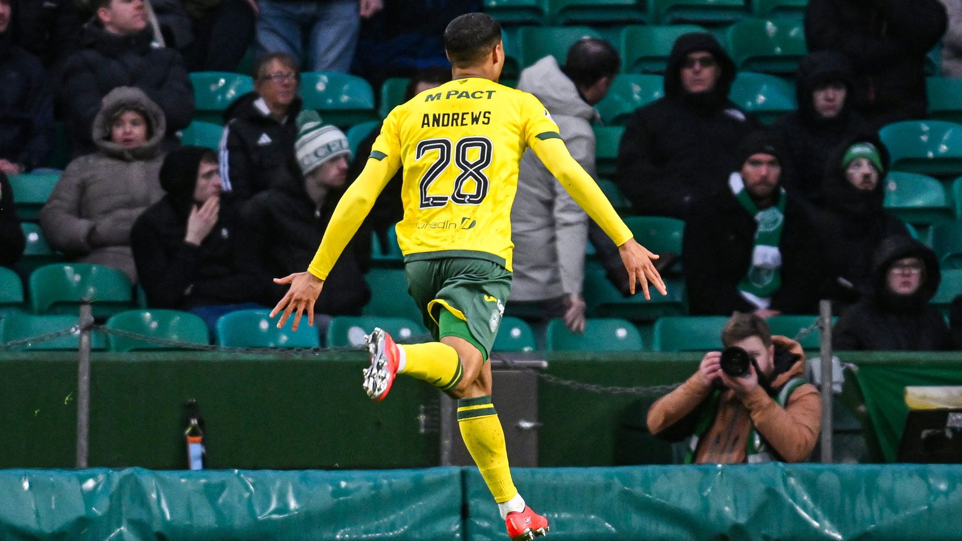 Hibs inflict O'Neill's first domestic defeat as Celtic drop points in title race