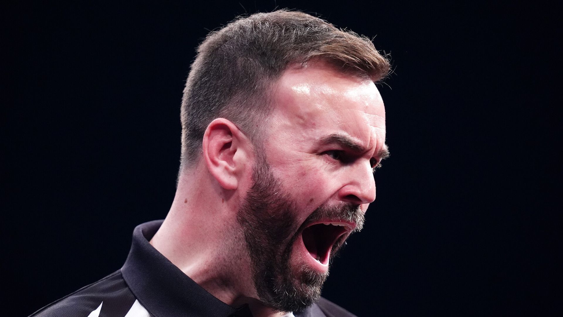 Smith wins Players Championship in Leicester as Dobey produces nine-darter