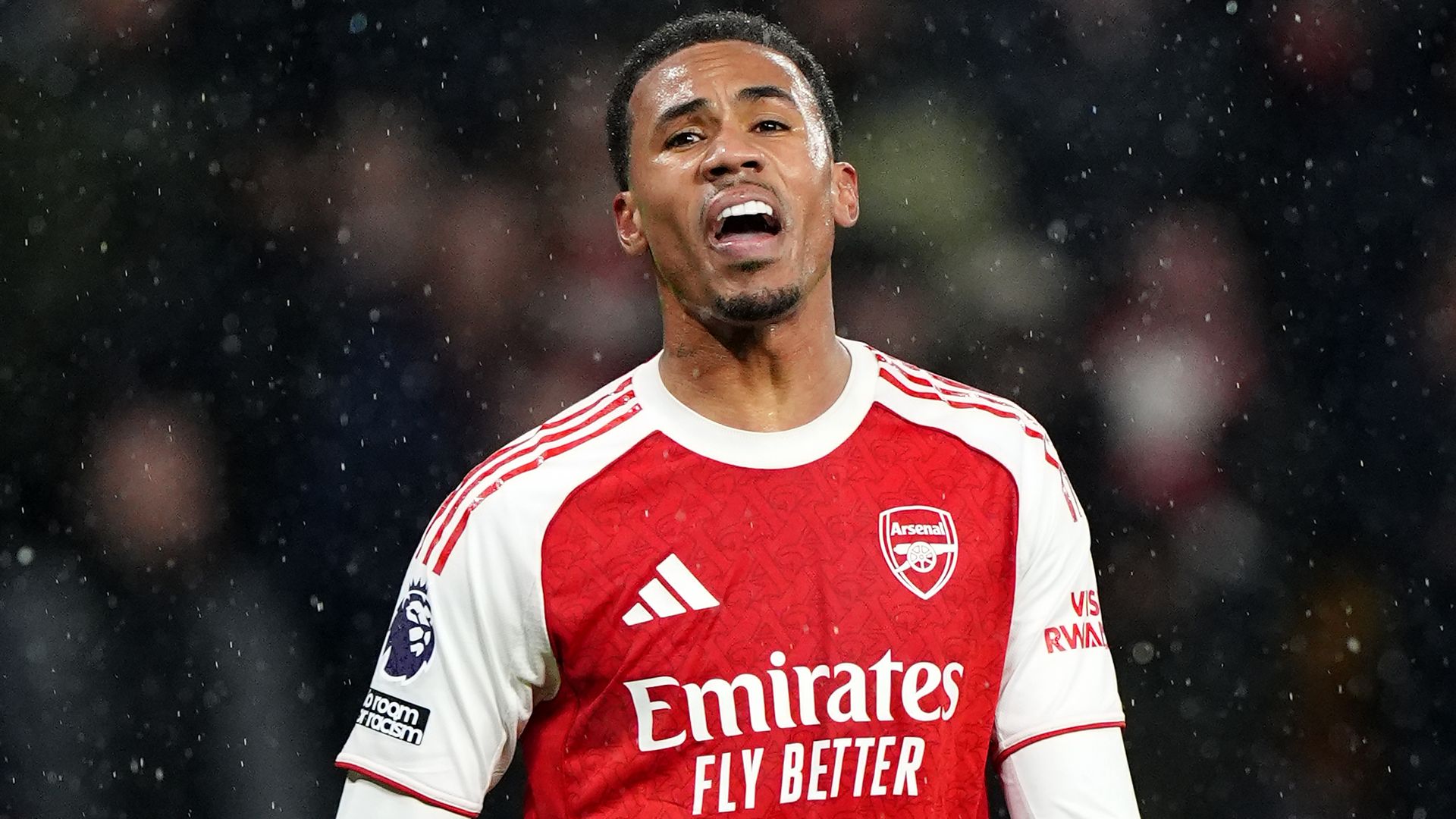 Title twist as Arsenal blow two-goal lead at bottom-club Wolves