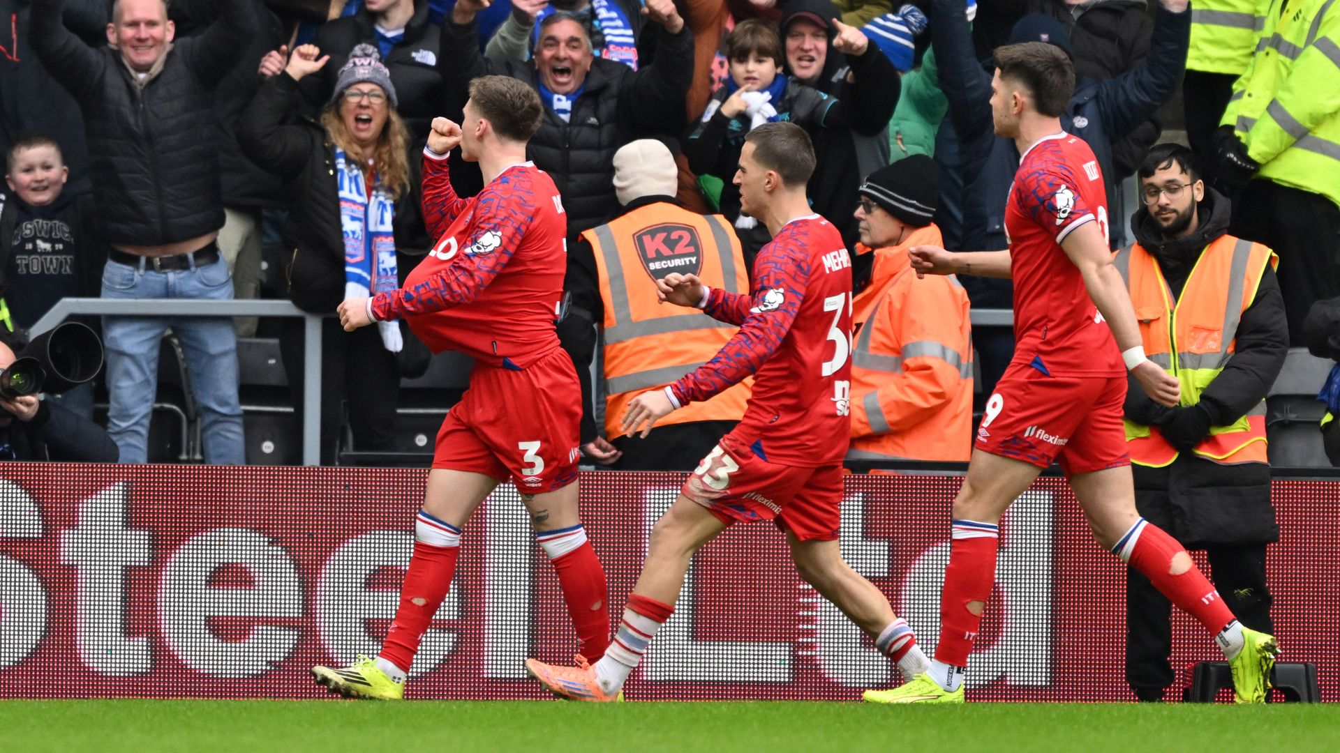 Ipswich win at Derby to boost top two hopes