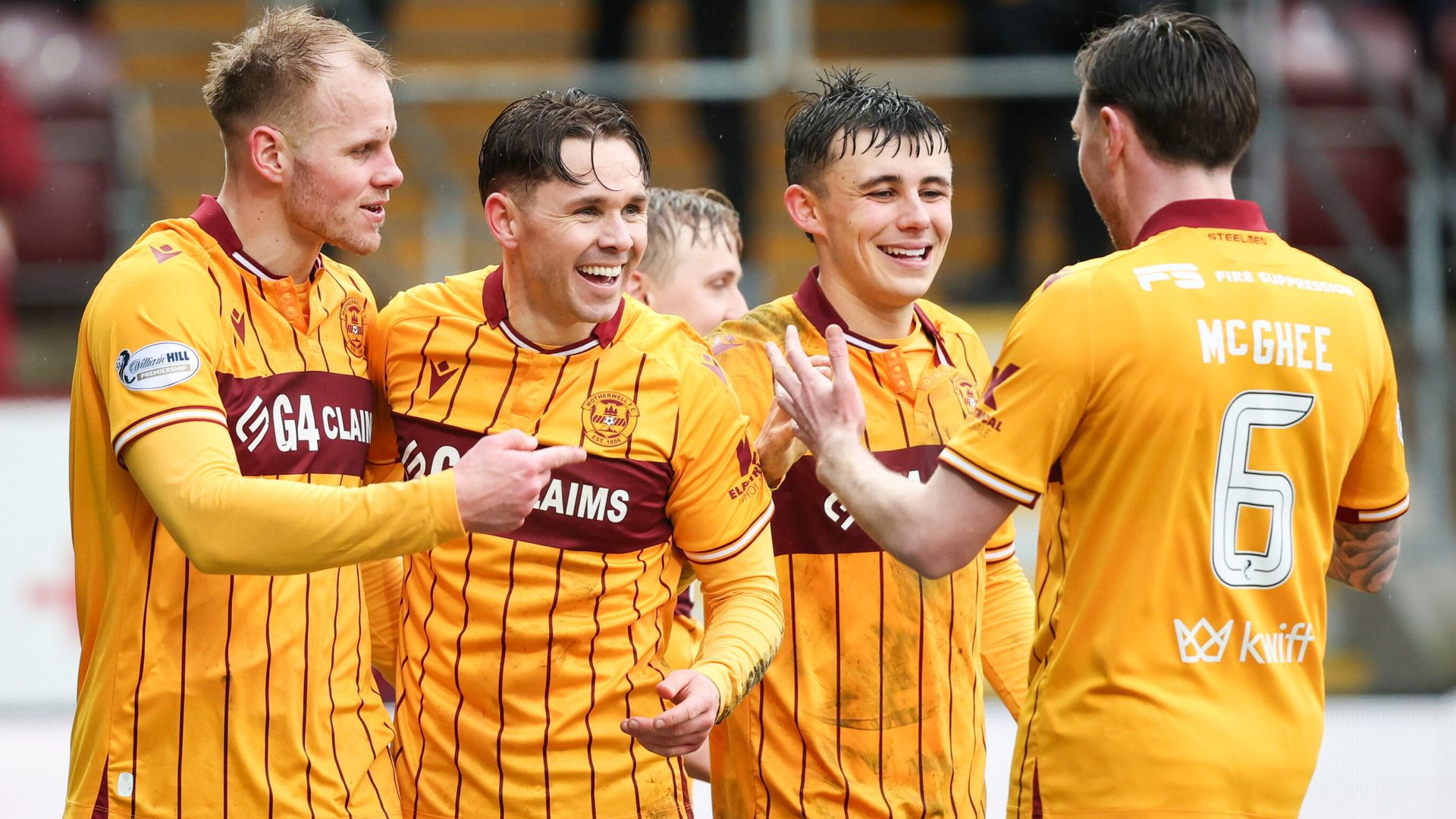 Motherwell continue unbeaten run by beating Aberdeen