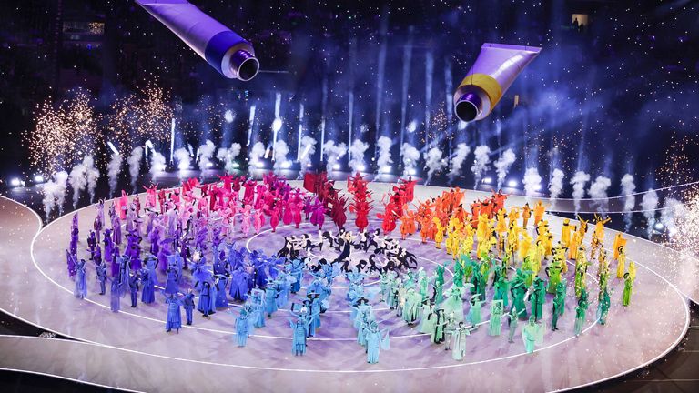 Die Olympischen Spiele in Mailand und Cortina d'Ampezzo werden feierlich eröffnet.