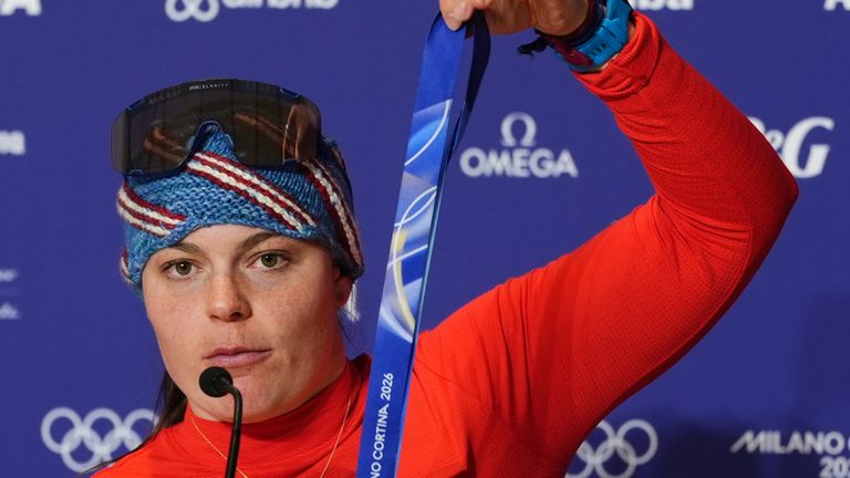 Breezy Johnson showed her damaged medal in her victory press conference