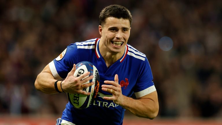 Gael Drean scored France's bonus-point clinching try with eight minutes to play as Italy were reduced to 13 players