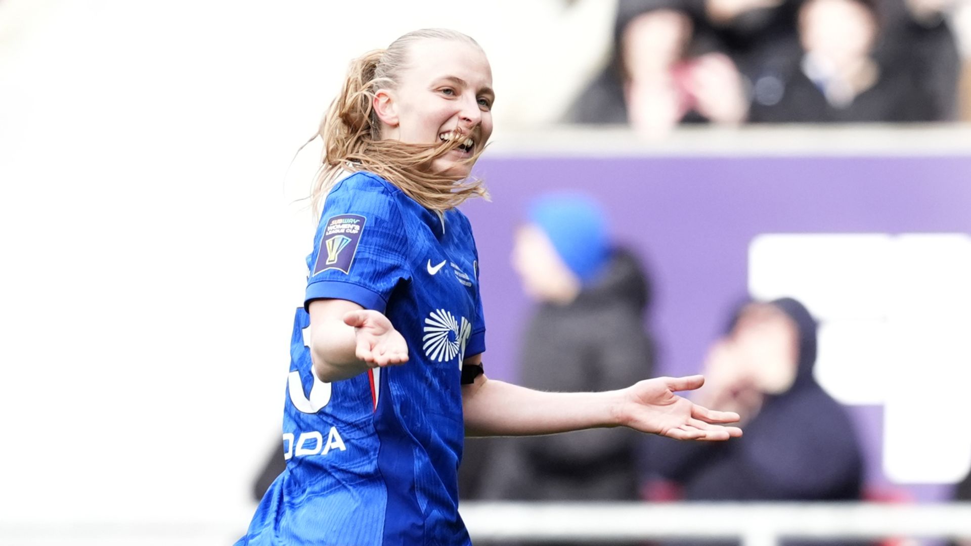 Chelsea beat Man Utd to retain Women's League Cup