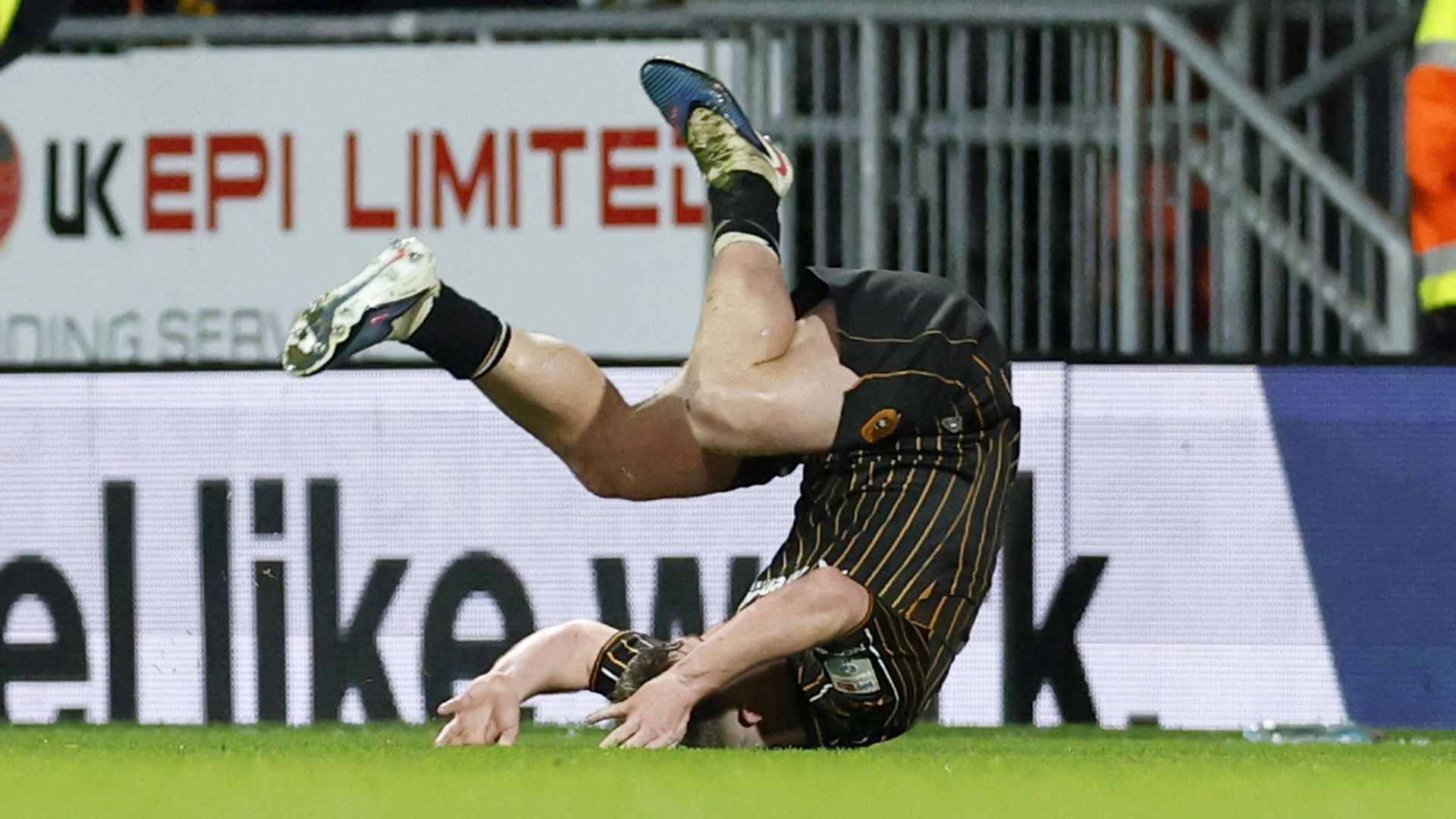 Hull earn vital win at play-off rivals Wrexham