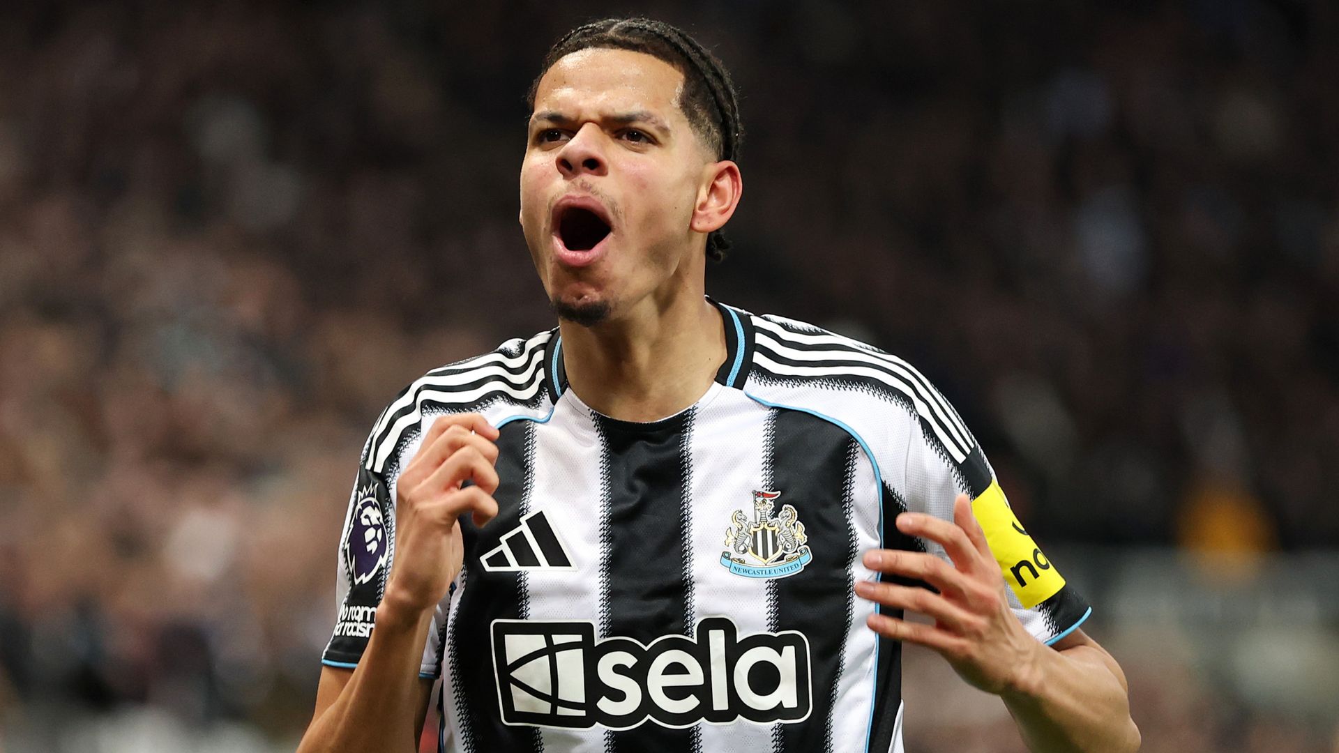 Osula strikes late as 10-man Newcastle inflict Carrick's first Man Utd defeat