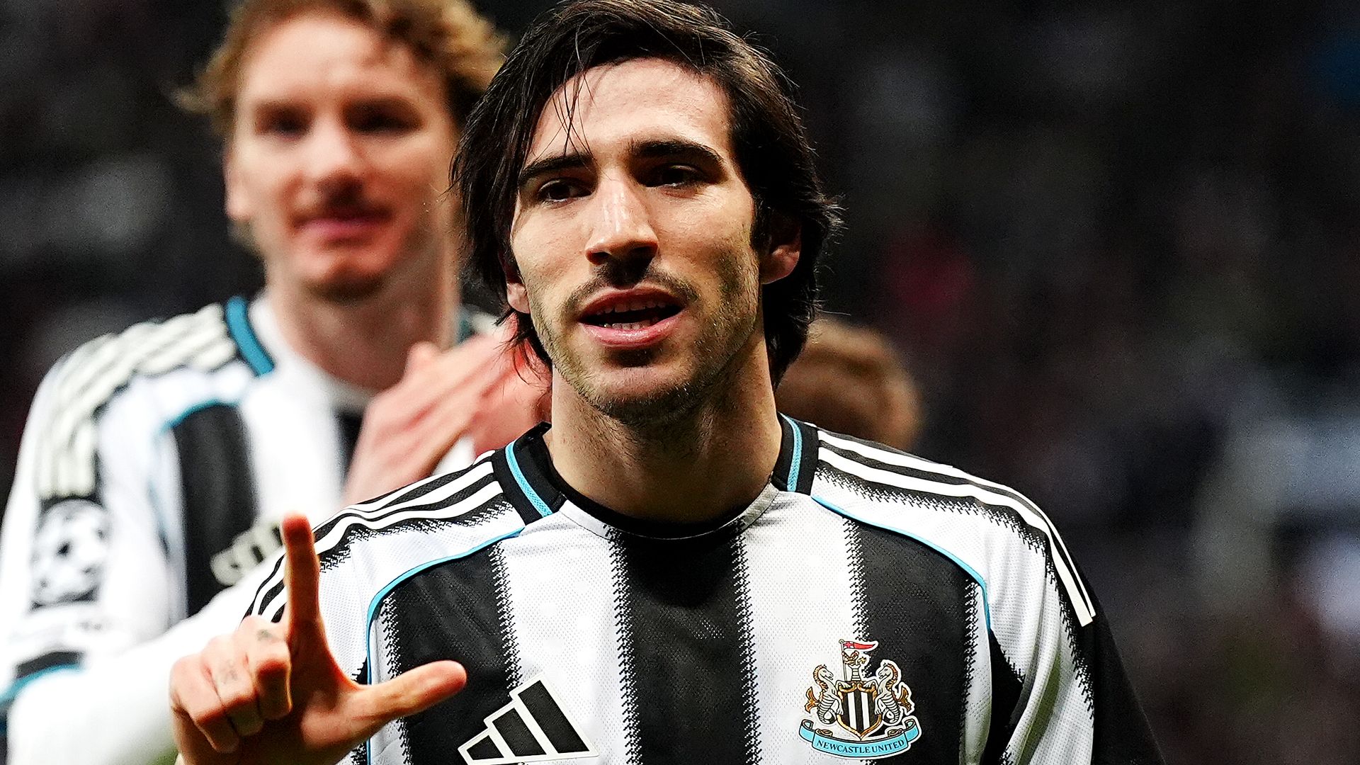 Transfer Centre LIVE! Man Utd 'close to completing Tonali deal'